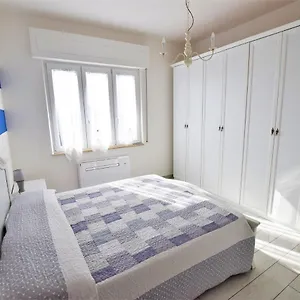 Colombo Apartment, Fronte San Vincenzo